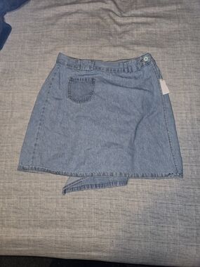 Vintage 90s Light Wash Denim Mini Skirt - Casual Wrap Style
